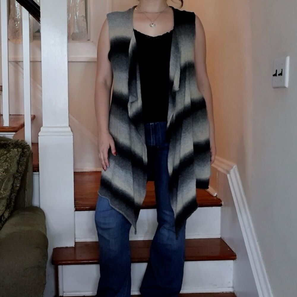 Gradient Ombre Stripe Knit Vest Sz Large Layering Cozy Waterfall Sweater Gray